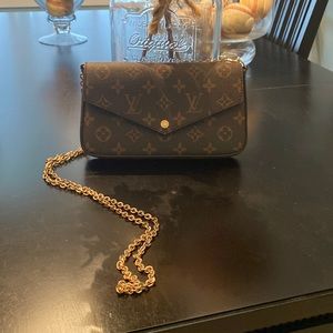 Clutch purse with chain